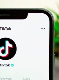 celular com tiktok