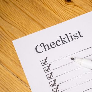Folha com itens de checklist
